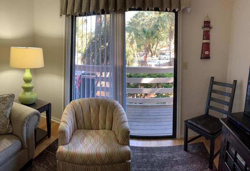 Beautiful Hilton Head Condo, Steps From Ocean, 1st Floor, 2bd / 2ba, And More!