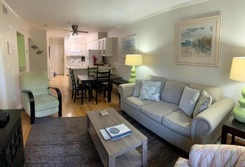 Beautiful Hilton Head Condo, Steps From Ocean, 1st Floor, 2bd / 2ba, And More!