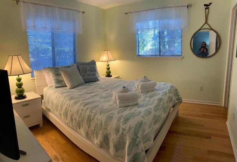 Beautiful Hilton Head Condo, Steps From Ocean, 1st Floor, 2bd / 2ba, And More!