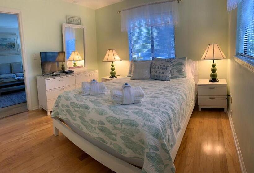 Beautiful Hilton Head Condo, Steps From Ocean, 1st Floor, 2bd / 2ba, And More!