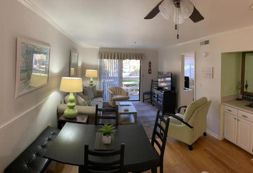 Beautiful Hilton Head Condo, Steps From Ocean, 1st Floor, 2bd / 2ba, And More!