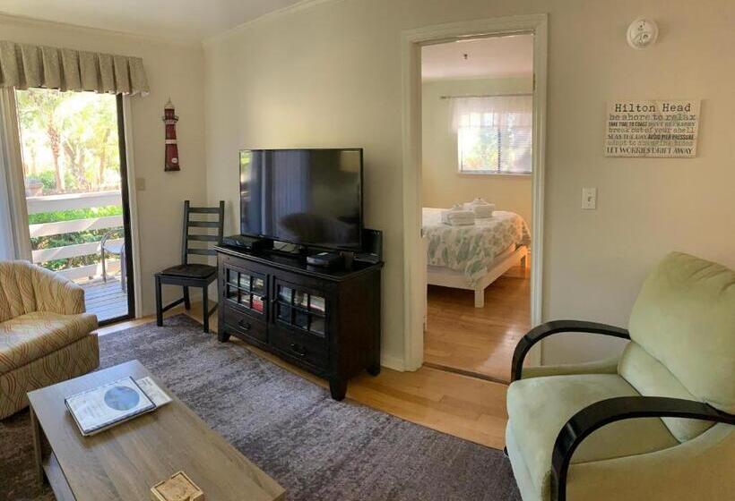 Beautiful Hilton Head Condo, Steps From Ocean, 1st Floor, 2bd / 2ba, And More!