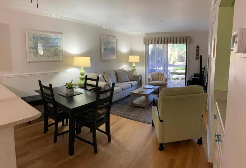Beautiful Hilton Head Condo, Steps From Ocean, 1st Floor, 2bd / 2ba, And More!
