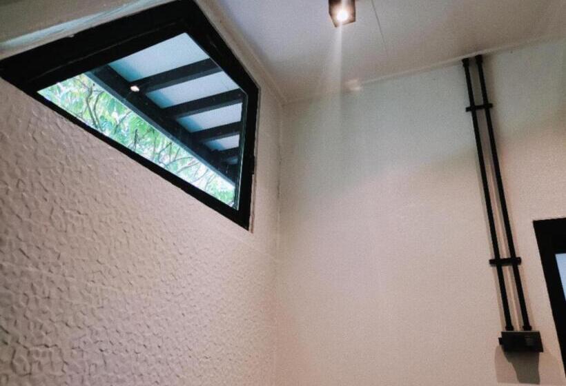 민박 The Creek Haus