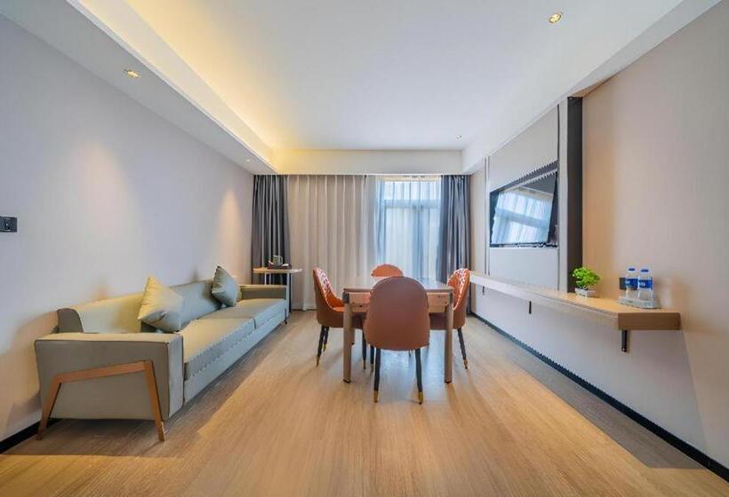 Borrman Hotel Chongqing Auto Expo Sanya Bay Light Rail Station