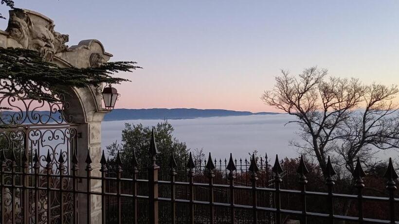 Отель Domaine Jourdan
