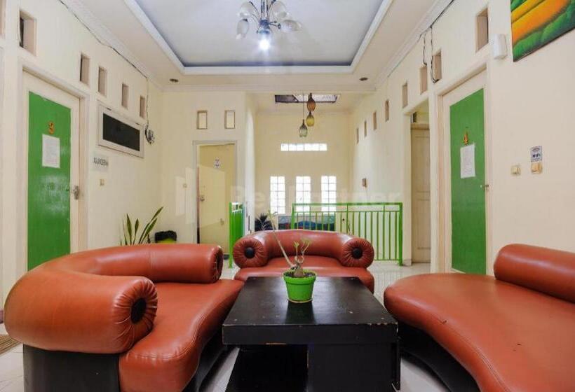 酒店 Fajar Inn Mitra Reddoorz