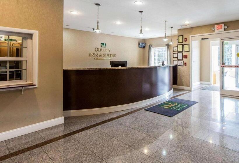 호텔 Quality Inn & Suites