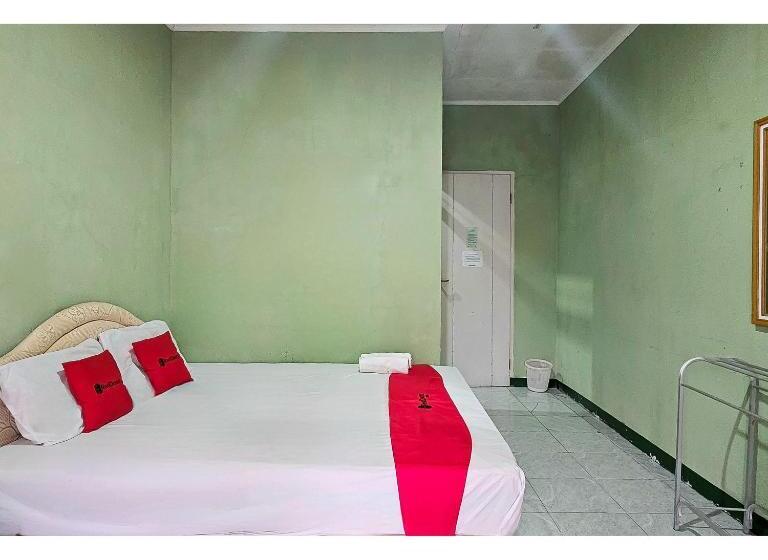فندق Reddoorz At Linggarjati Kuningan