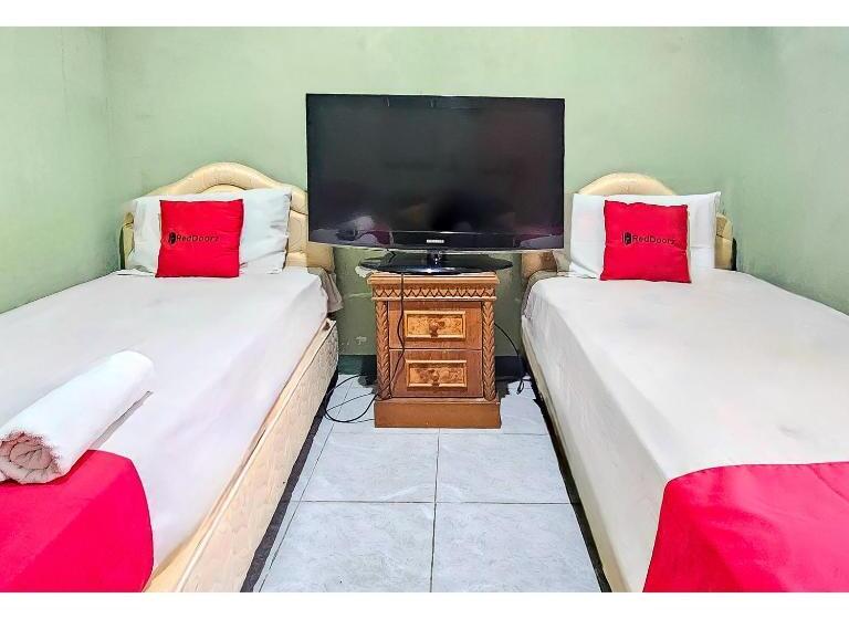 فندق Reddoorz At Linggarjati Kuningan