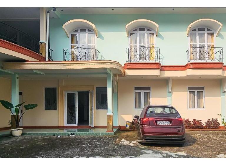 فندق Reddoorz At Linggarjati Kuningan