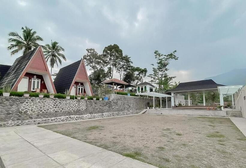 호텔 Reddoorz Resort Syariah @ Rancakalong Sumedang