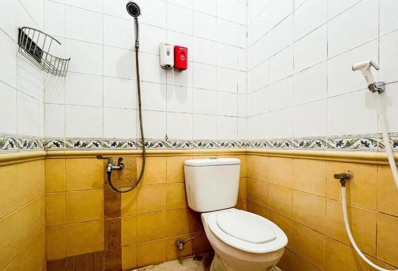 فندق Reddoorz Syariah @ Santana Stasiun Kepanjen