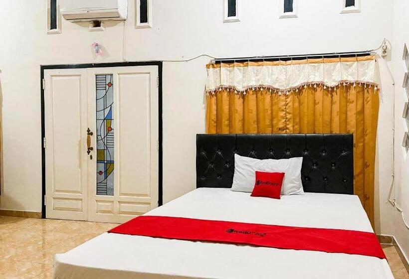 فندق Reddoorz Syariah @ Santana Stasiun Kepanjen