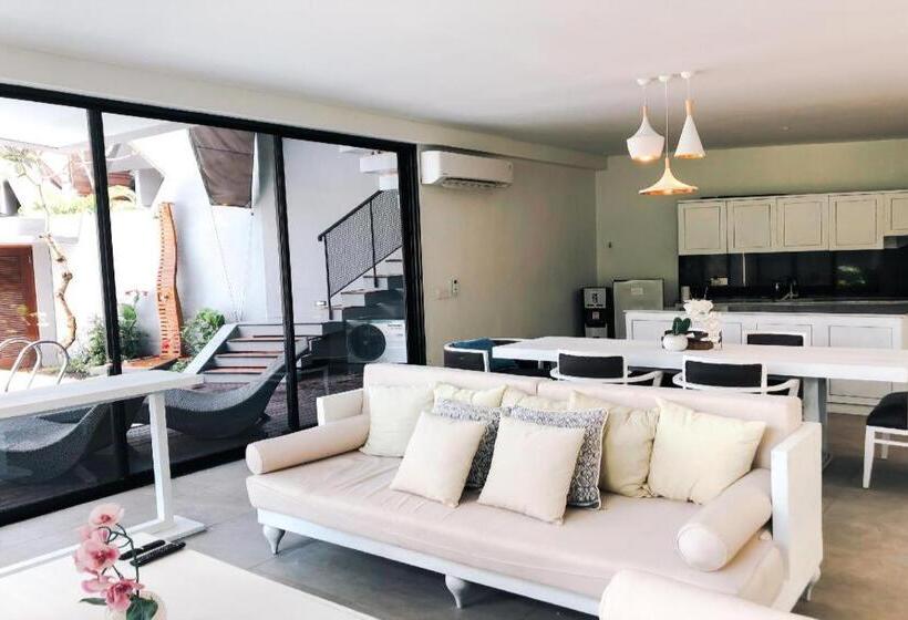 ホテル Skati Villa