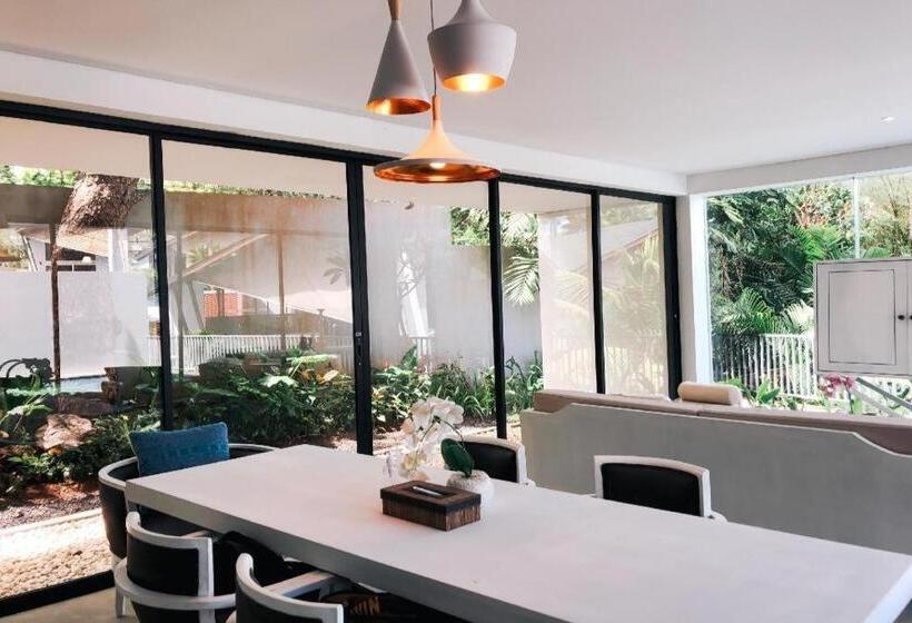 ホテル Skati Villa