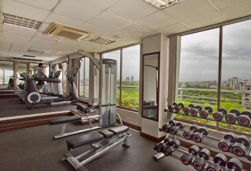 Lakeshore Hotel And Apartments