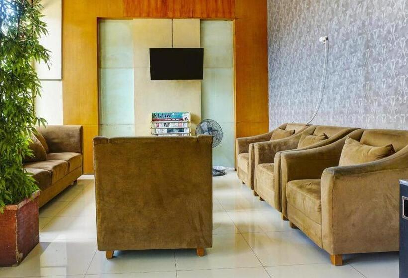 Oyo 91245 Rika Hotel Makassar