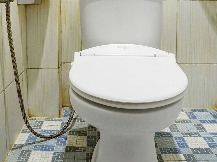 Oyo 91245 Rika Hotel Makassar