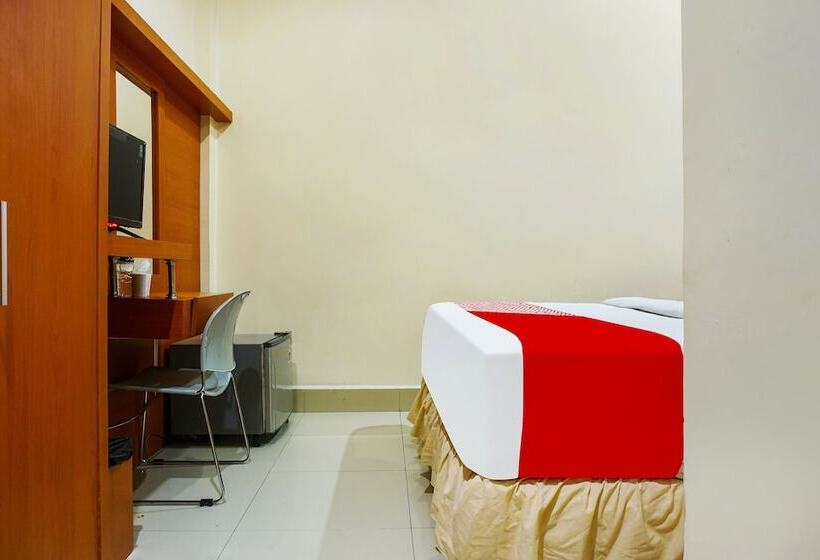 Oyo 91245 Rika Hotel Makassar