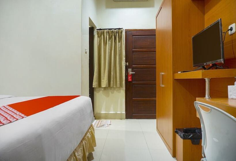 Oyo 91245 Rika Hotel Makassar