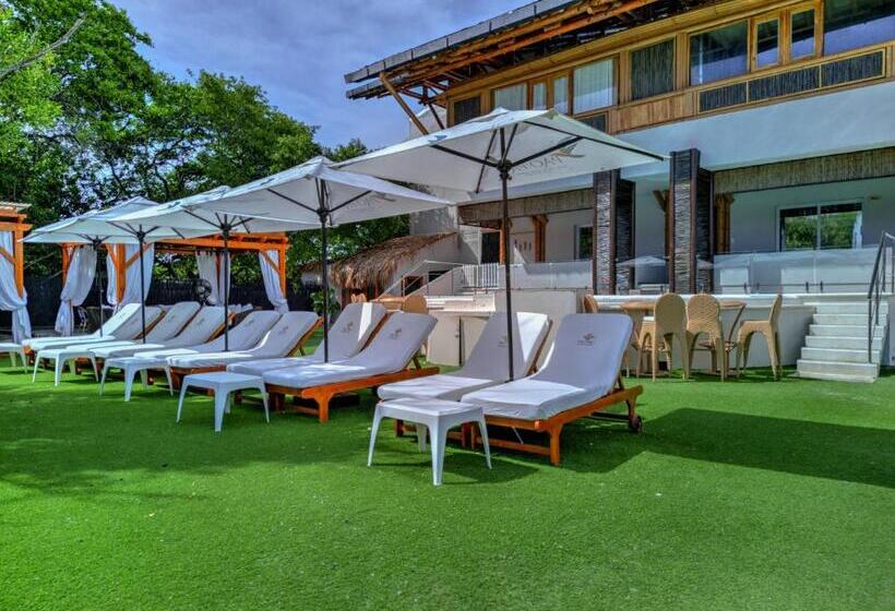 Pao Pao Hotel & Beach Club