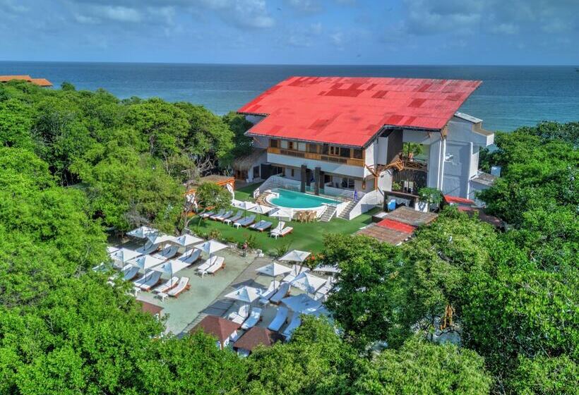 Pao Pao Hotel & Beach Club