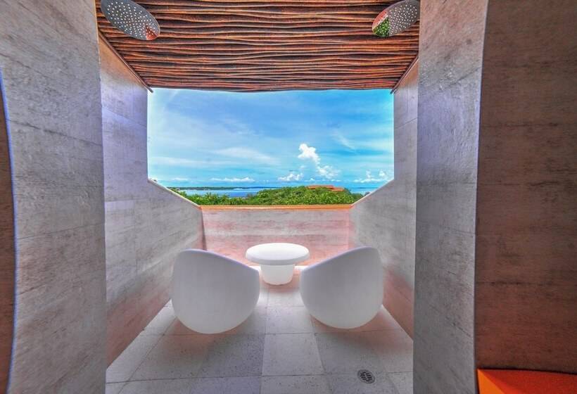 Pao Pao Hotel & Beach Club