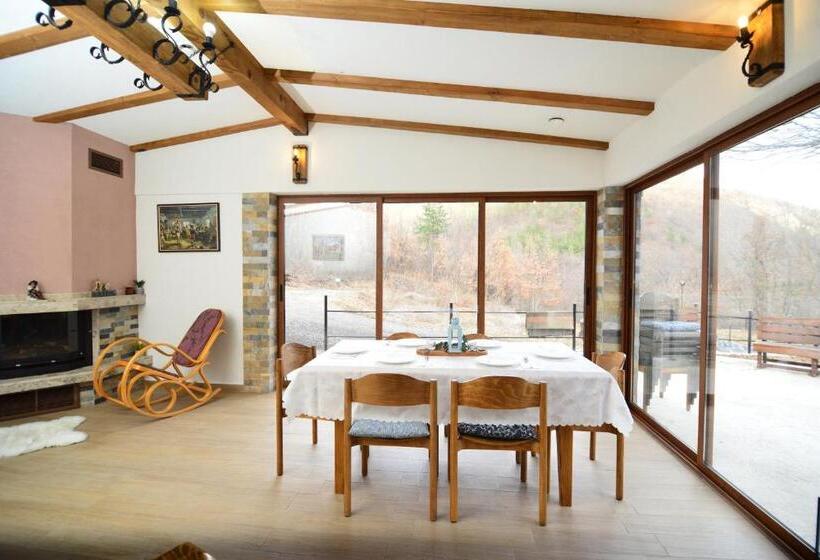 پانسیون стаи за гости ингилизовата къща