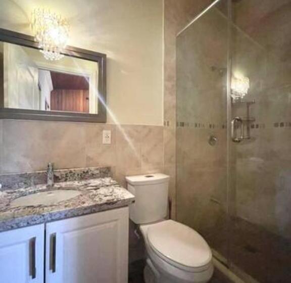 بنسيون Vihome 368  Quiet House Near Bayview Village And Subway