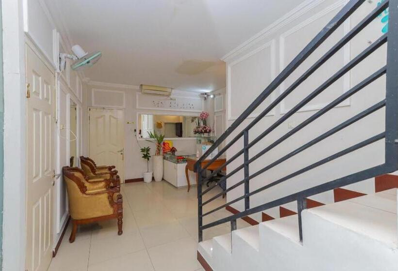 Urbanview Hotel Syariah Near Gelora Delta Sidoarjo