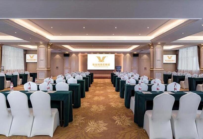 Vienna Hotel Guizhou Xingyi Wanfenglin High Speed Railway Airport