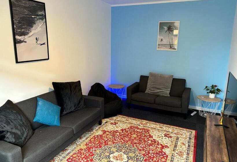 هاستل Palm Tree Lodge & Backpackers