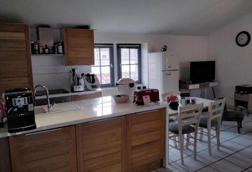 تختخواب و صبحانه Les Toitures De Nîmes