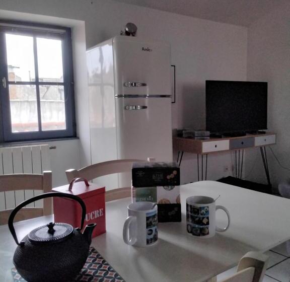 تختخواب و صبحانه Les Toitures De Nîmes