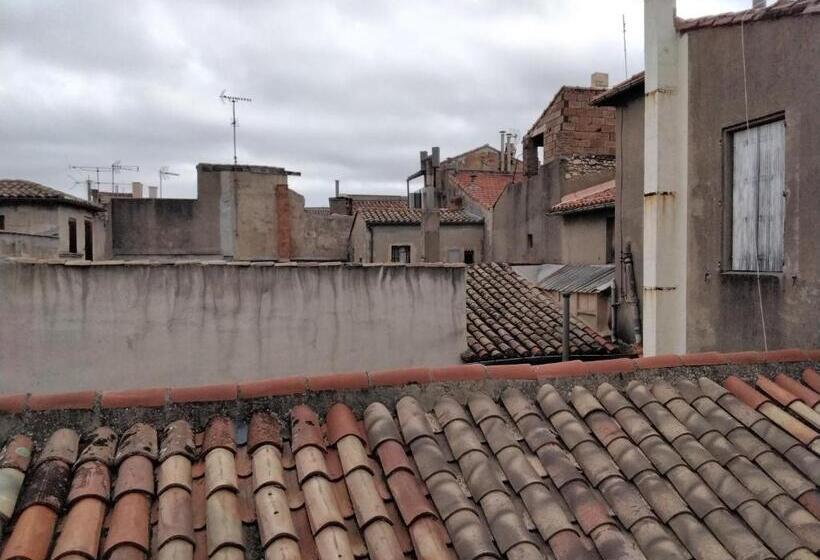 تختخواب و صبحانه Les Toitures De Nîmes