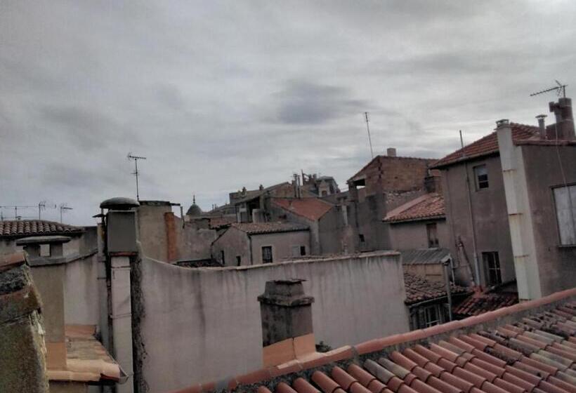 تختخواب و صبحانه Les Toitures De Nîmes