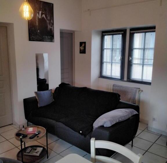 تختخواب و صبحانه Les Toitures De Nîmes