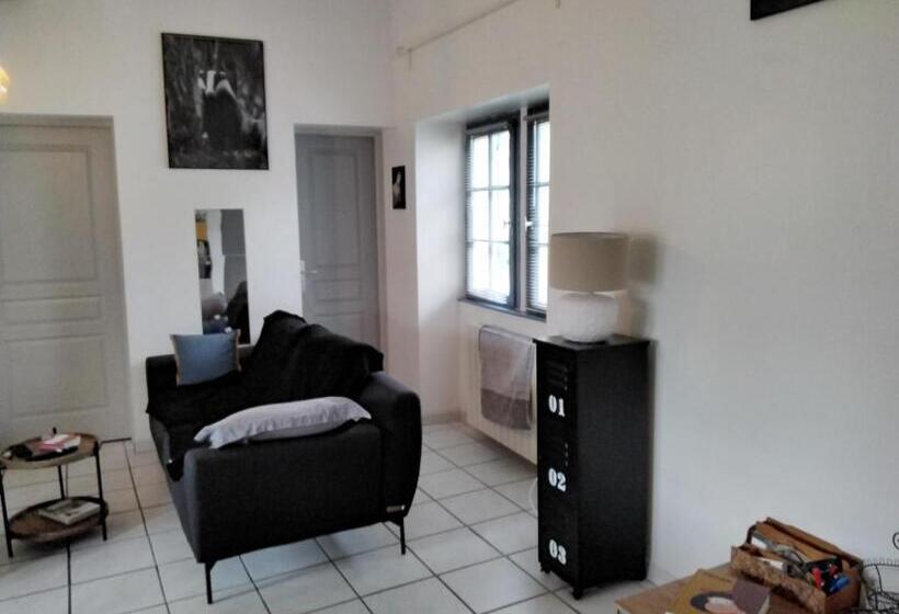 تختخواب و صبحانه Les Toitures De Nîmes