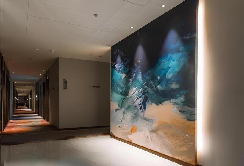 Borrman Hotel Qianjiang High Speed Railway Station Lobster City