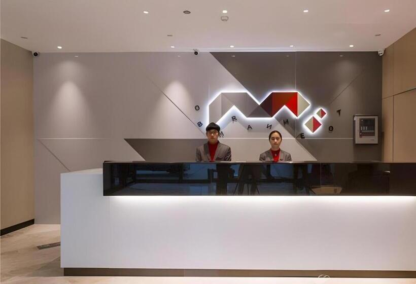 Borrman Hotel Qianjiang High Speed Railway Station Lobster City