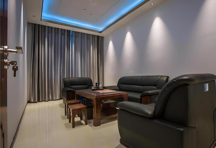 Borrman Hotel Qianjiang High Speed Railway Station Lobster City