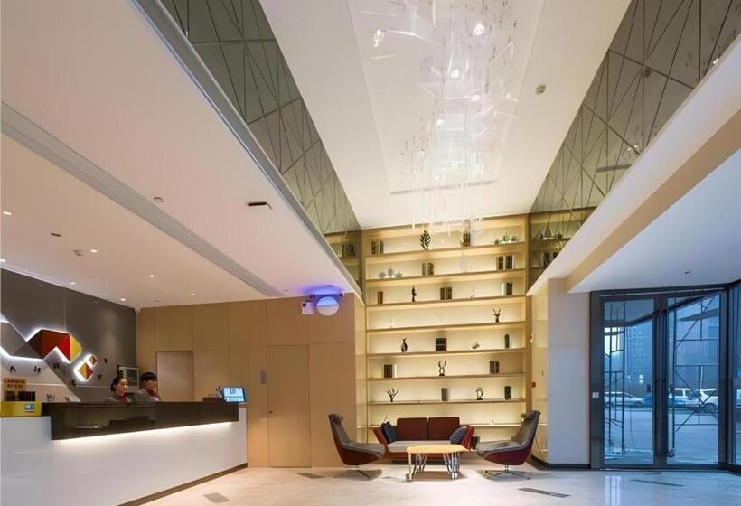 Borrman Hotel Qianjiang High Speed Railway Station Lobster City