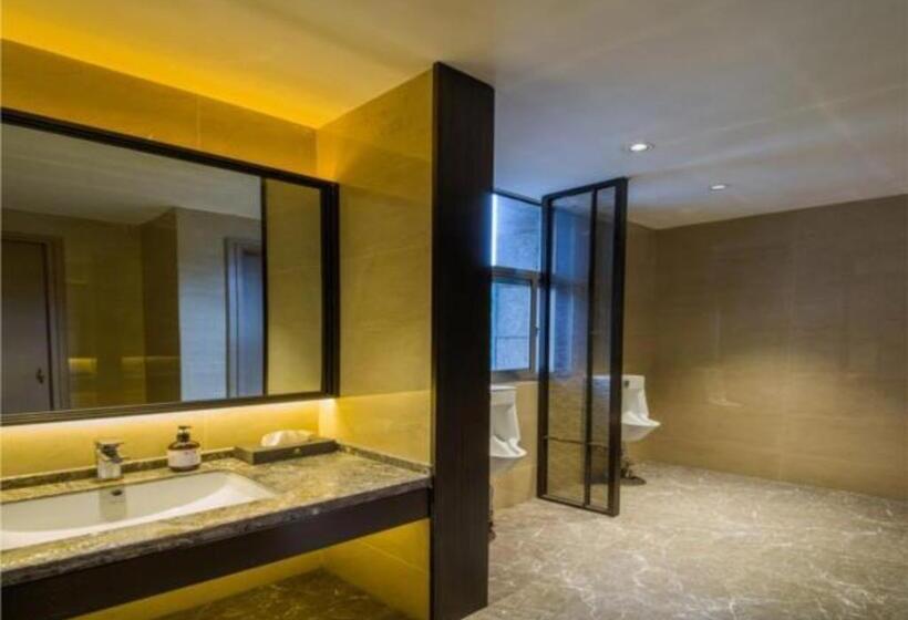 Echeng Hotel Changsha Evening News