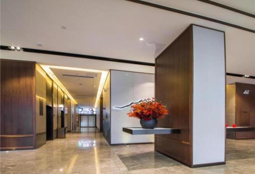 Echeng Hotel Changsha Evening News