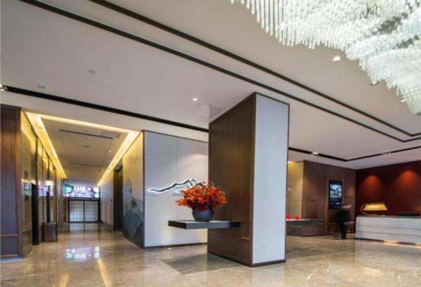 Echeng Hotel Changsha Evening News