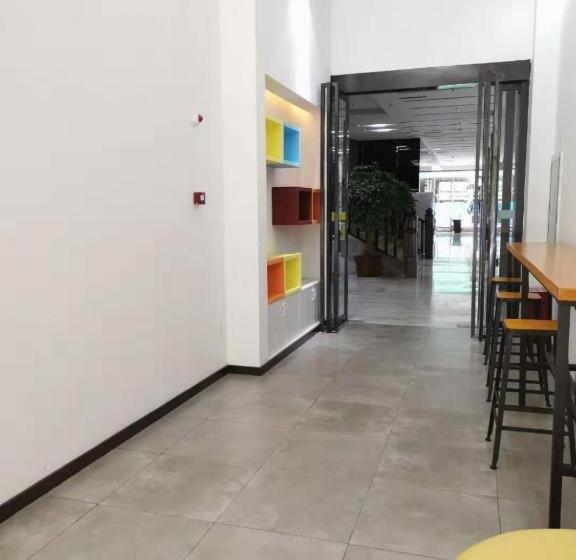 Отель 7 Days Inn Zhaotong Zhaotong College Fada Square