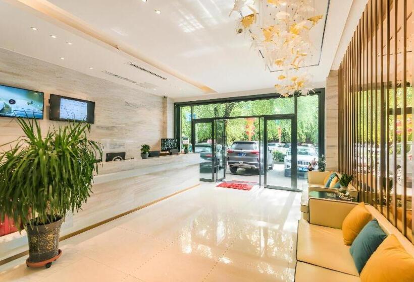 هتل City Comfort Inn Lhasa Potala Palace Scenic View