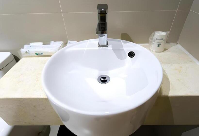 호텔 City Comfort Inn Qingyuan Yingde Weiduoli Square