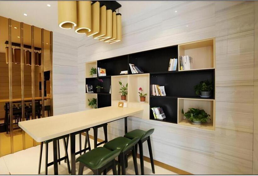 호텔 City Comfort Inn Rizhao High Speed Railway Station Yingbin Road Rt Mart